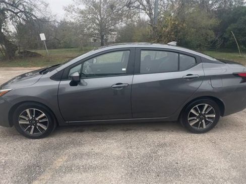 Used 2025 Nissan Versa SV image 5