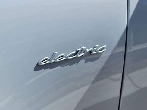 Used 2025 Porsche Macan Electric image 34