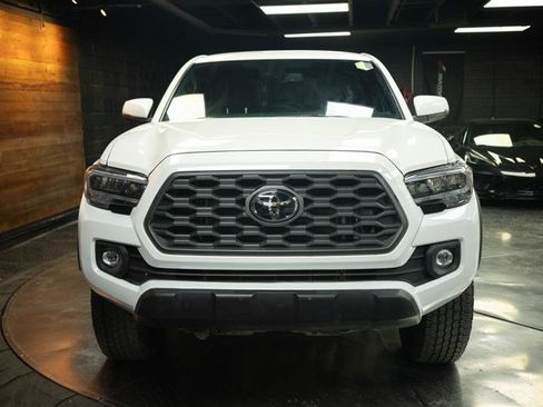 Used 2023 Toyota Tacoma TRD Off-Road w/ Technology Package AWD/4WD image 3