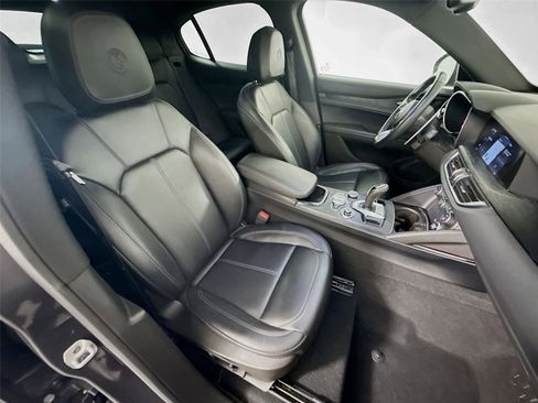 Used 2024 Alfa Romeo Stelvio Sprint image 23