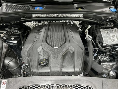 Certified 2026 Porsche Macan AWD/4WD image 25