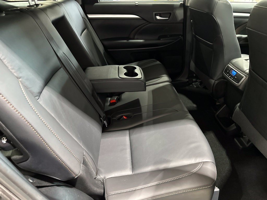 Used 2019 Toyota Highlander XLE AWD/4WD image 21