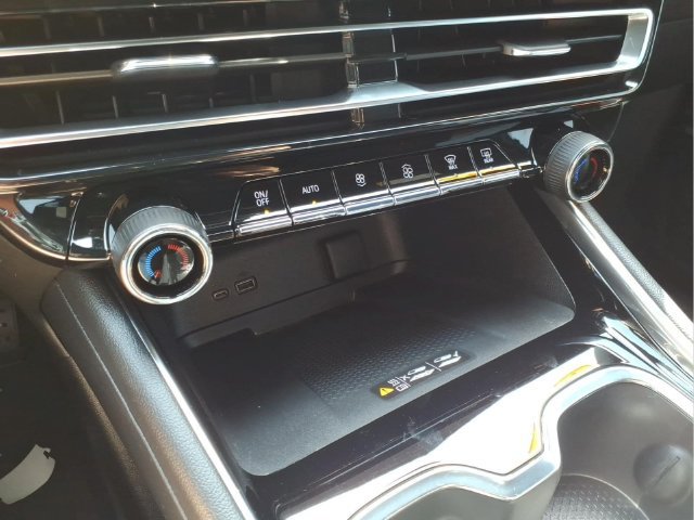 Used 2025 Chevrolet Traverse RS w/ LPO, Floor Liner Package AWD/4WD image 26