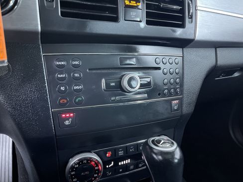 Used 2010 Mercedes-Benz GLK 350 4MATIC image 21