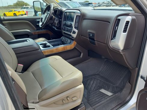 Used 2018 GMC Sierra 3500 SLT w/ Duramax Plus Package image 9