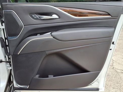 Used 2024 Cadillac Escalade ESV Luxury RWD image 12