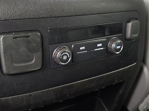 Used 2020 Chevrolet Suburban LT image 11