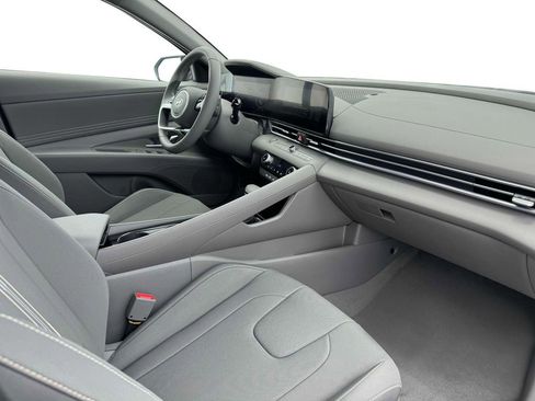 New 2025 Hyundai Elantra SEL image 15
