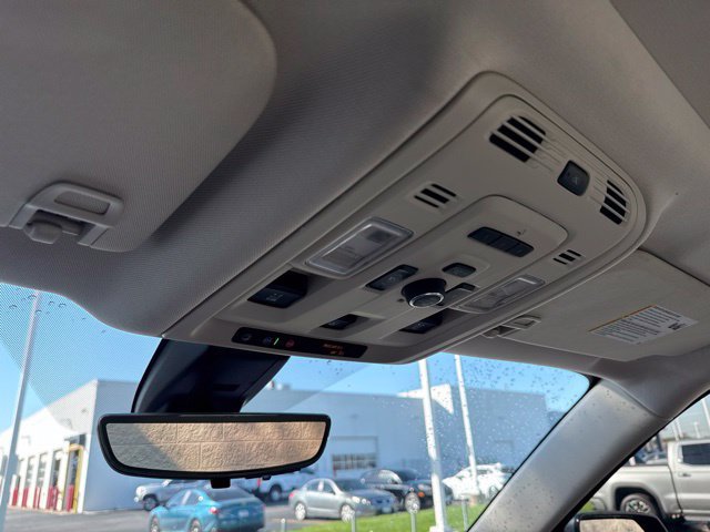 Used 2021 GMC Yukon Denali w/ Denali Premium Package AWD/4WD image 23