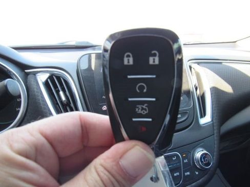 Used 2019 Chevrolet Malibu LT w/ Driver Confidence Package image 36