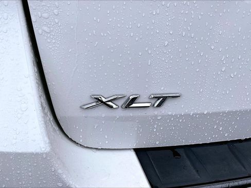 Used 2022 Ford Explorer XLT w/ Equipment Group 202A image 8