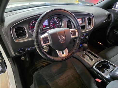 Used 2011 Dodge Charger SE RWD image 13