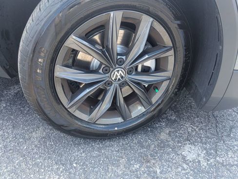 Used 2022 Volkswagen Tiguan SE image 47