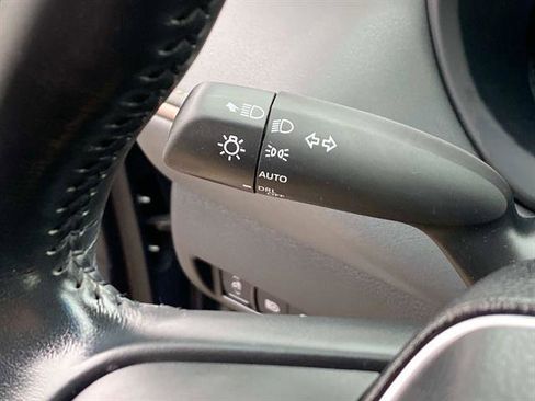 Used 2022 Toyota Venza LE image 21