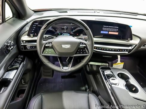 New 2025 Cadillac Lyriq Luxury w/ LPO, Floor Liner Package image 11