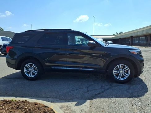 Used 2023 Ford Explorer XLT w/ Equipment Group 202A AWD/4WD image 6