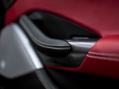 Used 2020 Ferrari Portofino RWD image 90