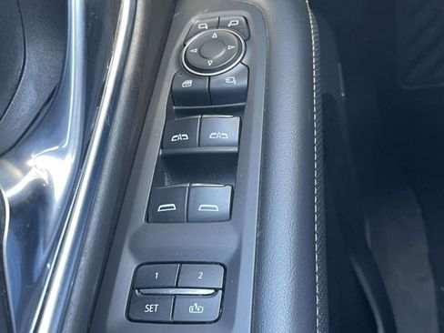 Used 2023 Chevrolet Suburban Premier image 23