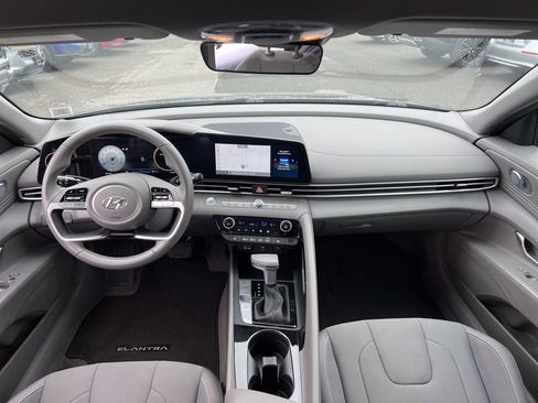 Used 2023 Hyundai Elantra SEL w/ Convenience Package image 19