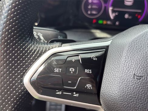 Used 2022 Volkswagen GTI SE FWD image 27