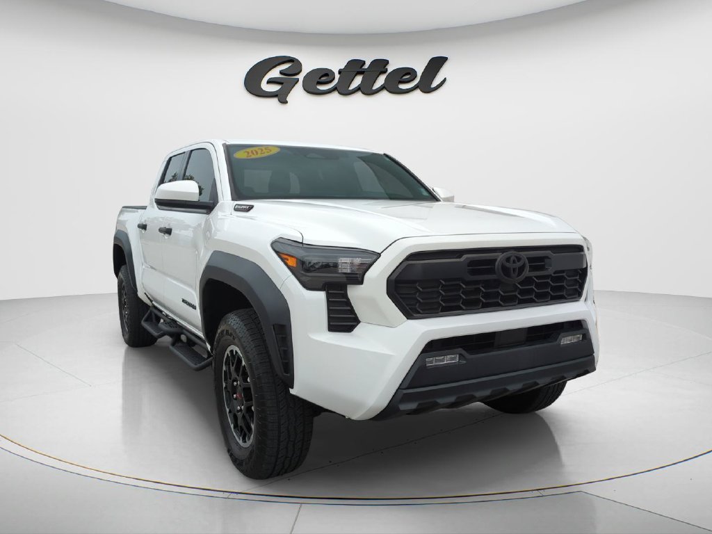 Used 2025 Toyota Tacoma TRD Off-Road AWD/4WD image 3