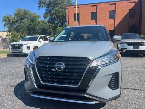 Used 2021 Nissan Kicks SV FWD image 18