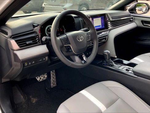 Used 2025 Toyota Camry SE w/ Convenience Package image 17