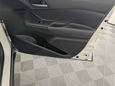 Used 2019 Toyota C-HR LE FWD image 28