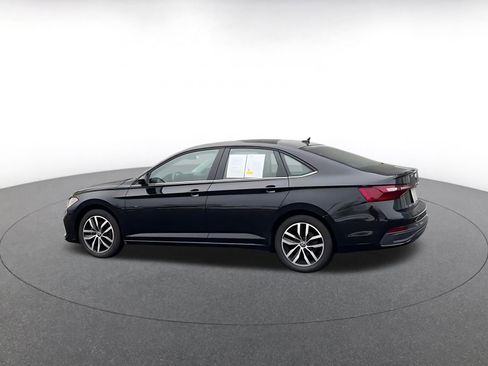 Used 2025 Volkswagen Jetta SE image 11