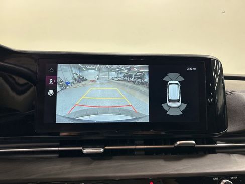 Used 2023 Kia Carnival EX FWD image 21