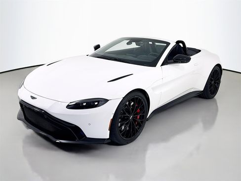 Used 2023 Aston Martin V8 Vantage Roadster image 3