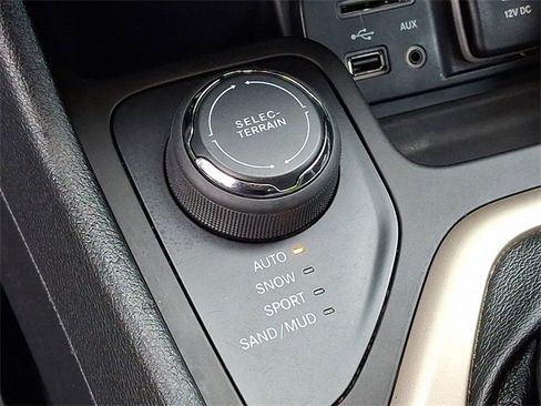 Used 2016 Jeep Cherokee Sport image 16