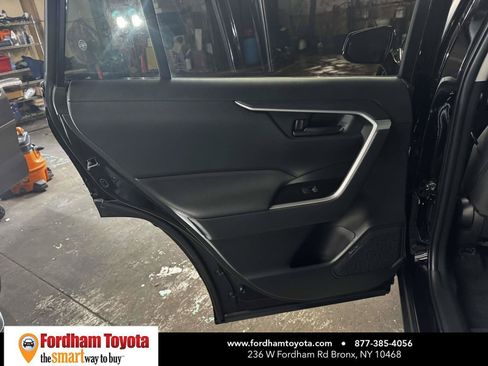 Used 2023 Toyota RAV4 LE AWD/4WD image 11