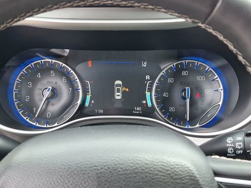 Used 2023 Chrysler Pacifica Touring-L FWD image 26