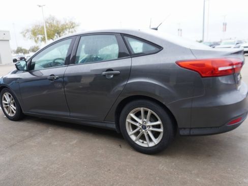 Used 2016 Ford Focus SE image 4