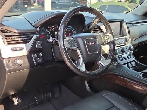 Used 2019 GMC Yukon SLT w/ Graphite Performance Edition RWD image 10