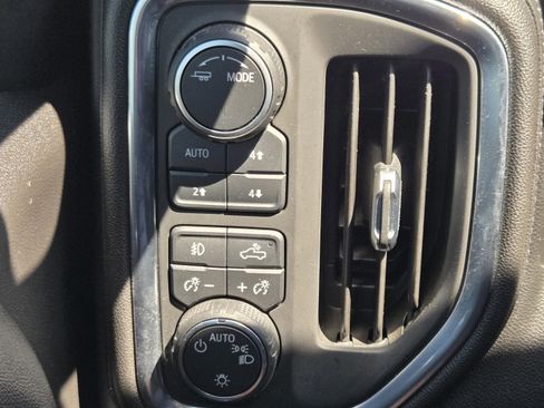 Used 2021 Chevrolet Silverado 1500 LT Trail Boss w/ Convenience Package II AWD/4WD image 16