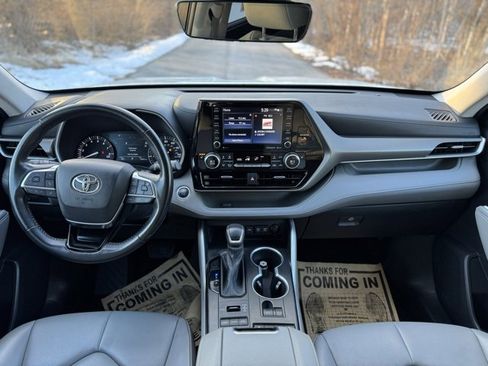 Used 2021 Toyota Highlander XLE image 24