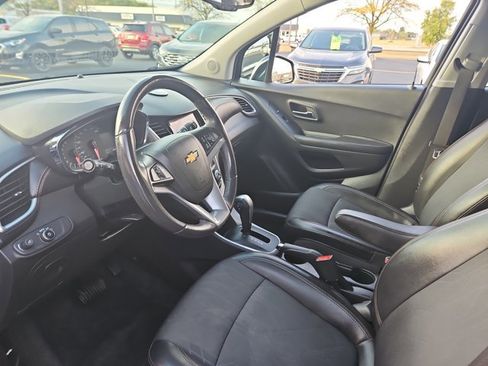 Used 2021 Chevrolet Trax LT w/ Redline Edition image 8