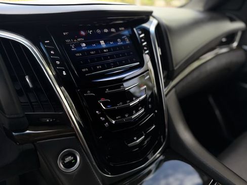 Used 2019 Cadillac Escalade ESV Platinum AWD/4WD image 10