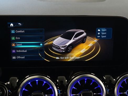 Used 2025 Mercedes-Benz GLA 250 4MATIC image 24