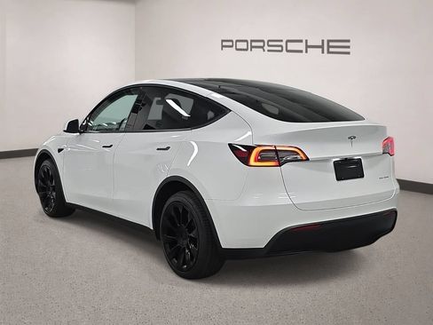 Used 2023 Tesla Model Y Long Range AWD/4WD image 3