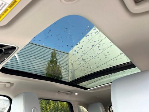 Used 2025 Land Rover Range Rover Velar S image 18