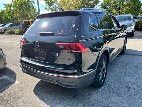 Used 2023 Volkswagen Tiguan SE w/ Panoramic Sunroof Package FWD image 7