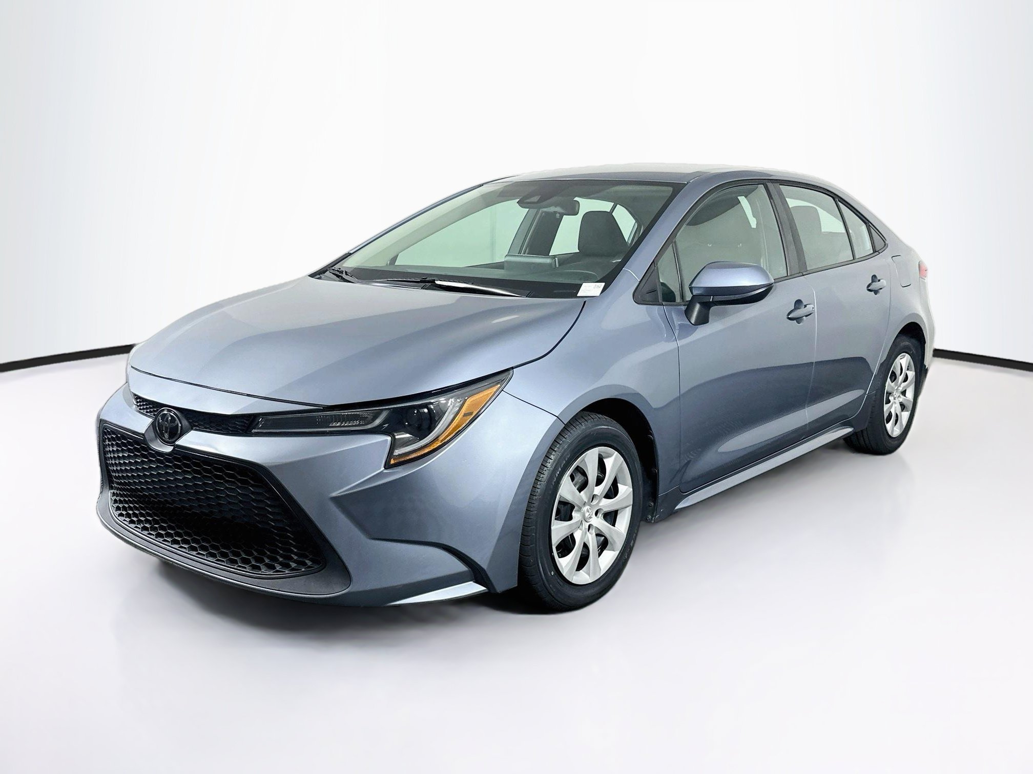 Used 2021 Toyota Corolla LE FWD image 3