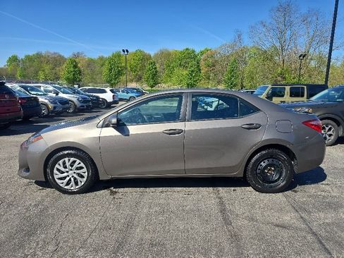 Used 2018 Toyota Corolla LE FWD image 4