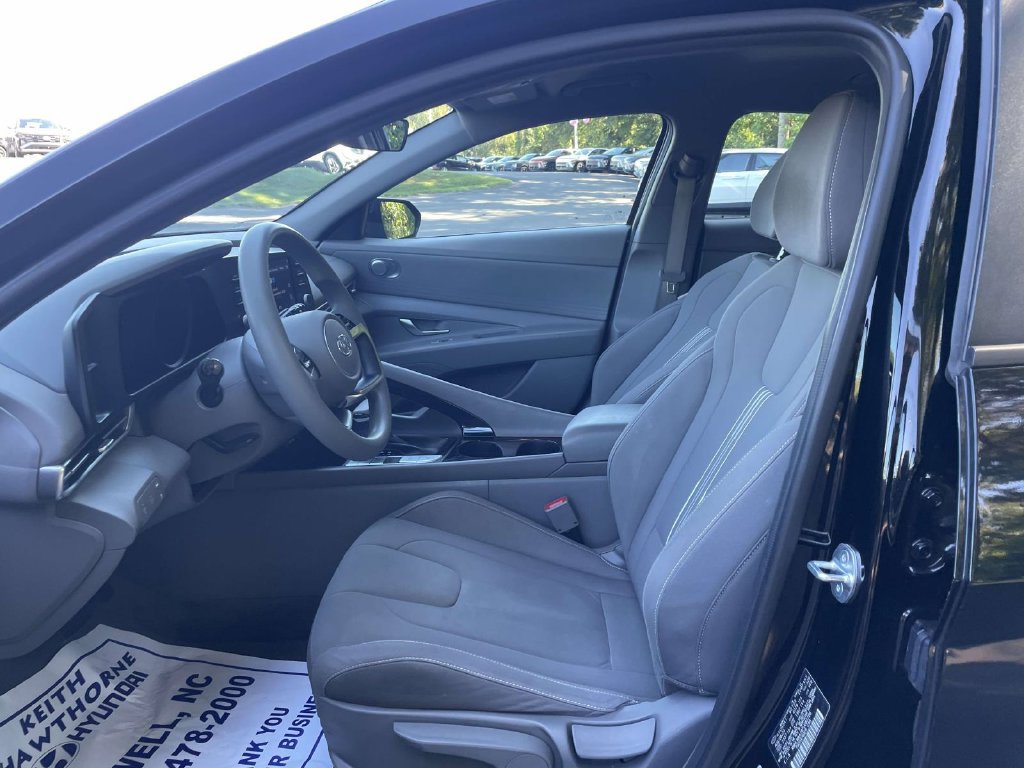 Used 2023 Hyundai Elantra Blue FWD image 16