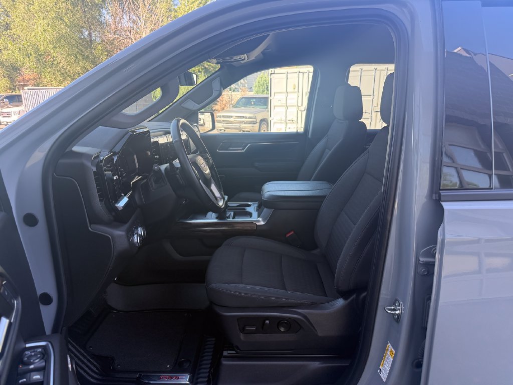 Used 2024 GMC Sierra 1500 Elevation w/ Preferred Package AWD/4WD image 19