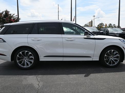 Used 2021 Lincoln Aviator Grand Touring w/ Equipment Group 302A AWD/4WD image 11