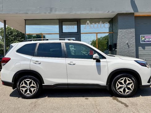 Used 2023 Subaru Forester Premium AWD/4WD image 2